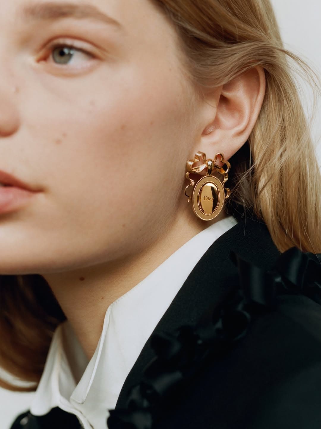Dior Médaillon: The 18th-Century Motif That Still Knows How to Flirt
